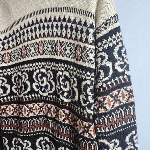 Charlotte Russe Black and Cream Patterned Cardigan - Picture 5 of 5